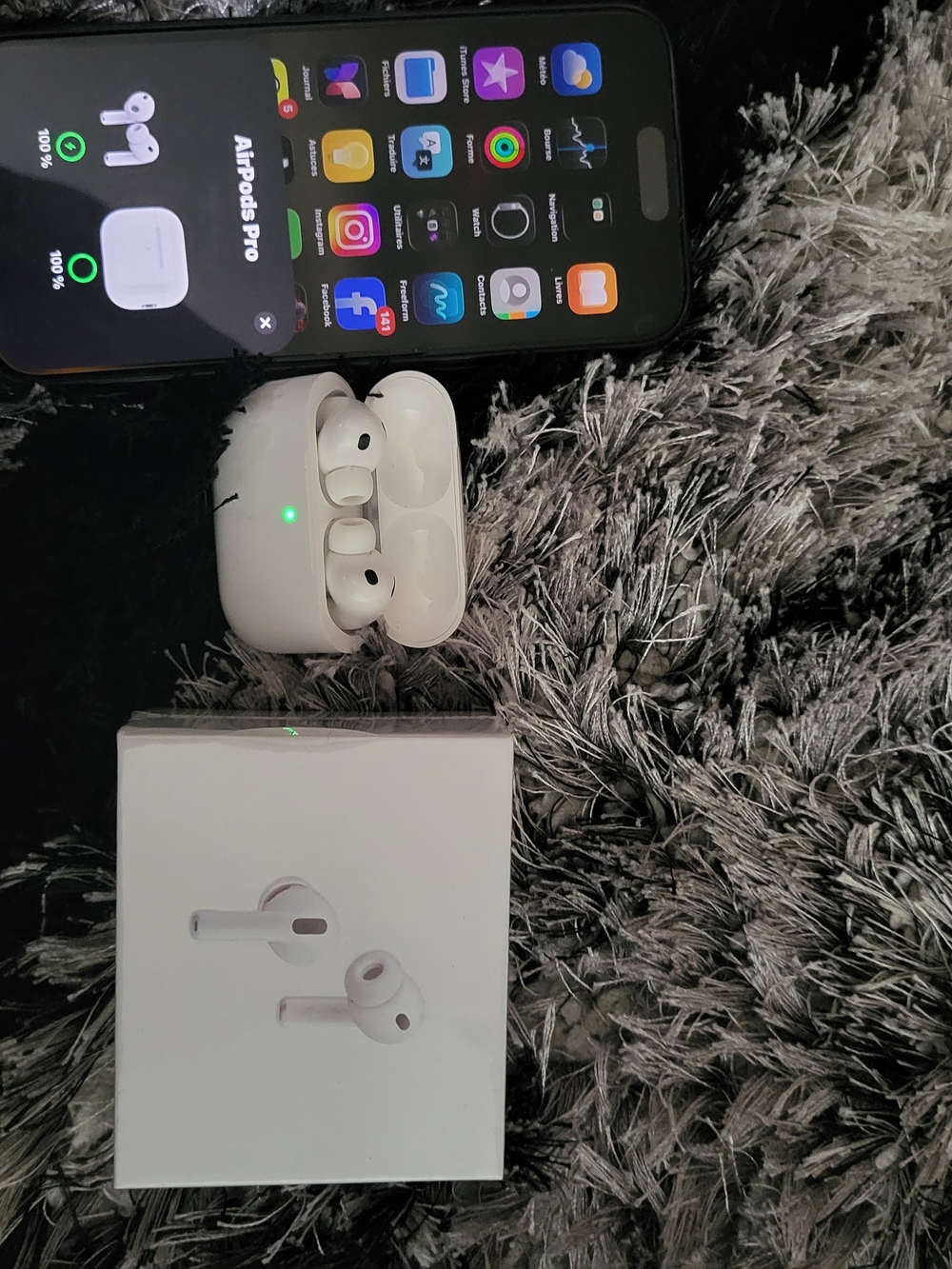 Apple AirPods Pro (White) Wireless Noise-Cancelling Earbuds